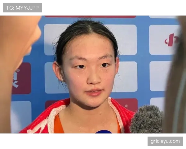 李冰洁训练结束满头大汗，路人看了直呼这状态明星都没这拼劲儿！